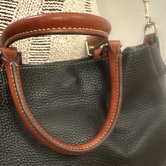 Dooney & Bourke Black and Brown 1975 Leather Shoulder Bag - Preloved - Picture 12 of 16